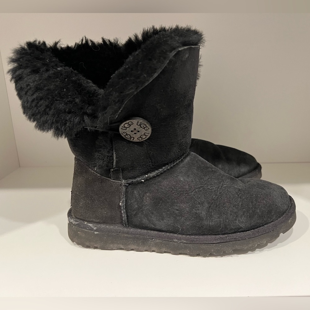 Ugg Bailey button boots black size 6